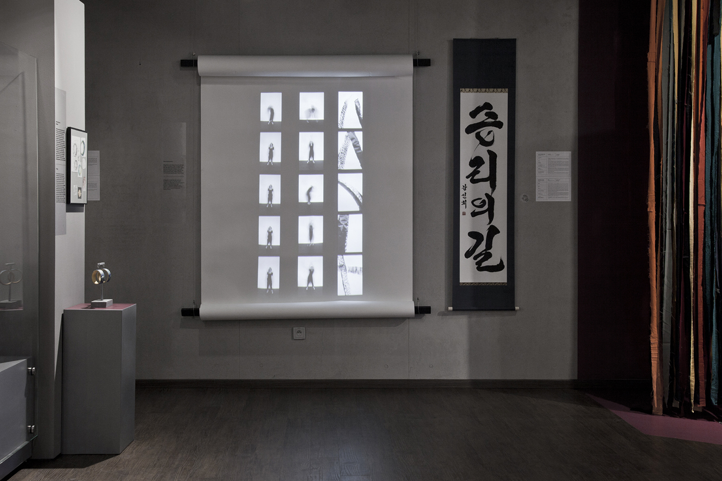 Maria Napiórkowska, „Alternatywna kaligrafia”, Muzeum Azji i Pacyfiku, wystawa „Poruszenie”, 2020