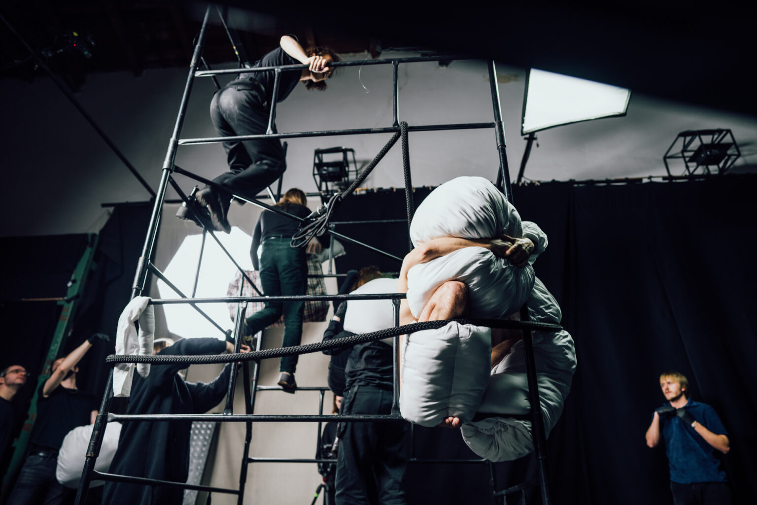 Performatywne, grupowe działanie studenckie. Budowanie własnego języka komunikacji wizualnej.