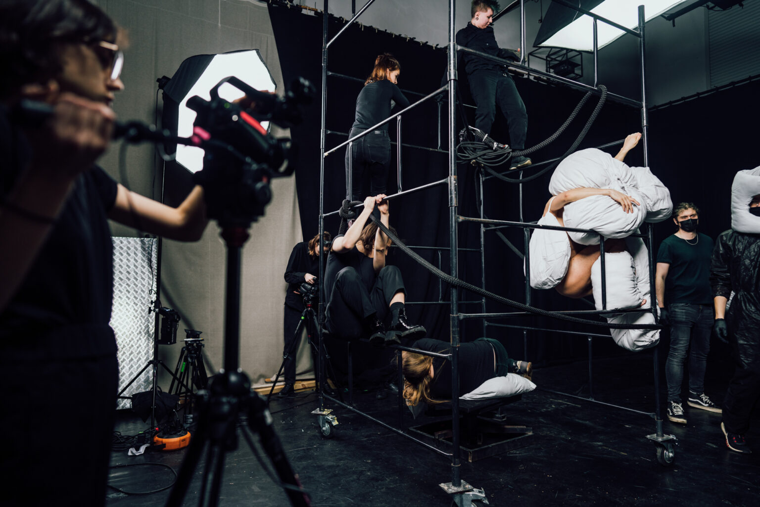 Performatywne, grupowe działanie studenckie. Budowanie własnego języka komunikacji wizualnej.