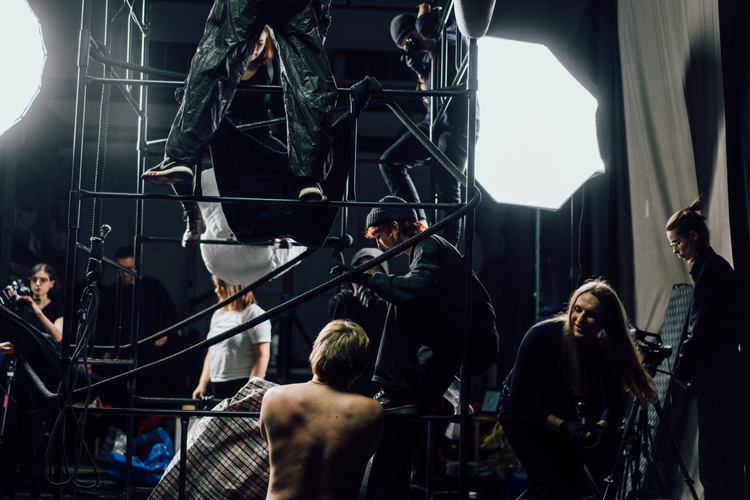 Performatywne, grupowe działanie studenckie. Budowanie własnego języka komunikacji wizualnej.