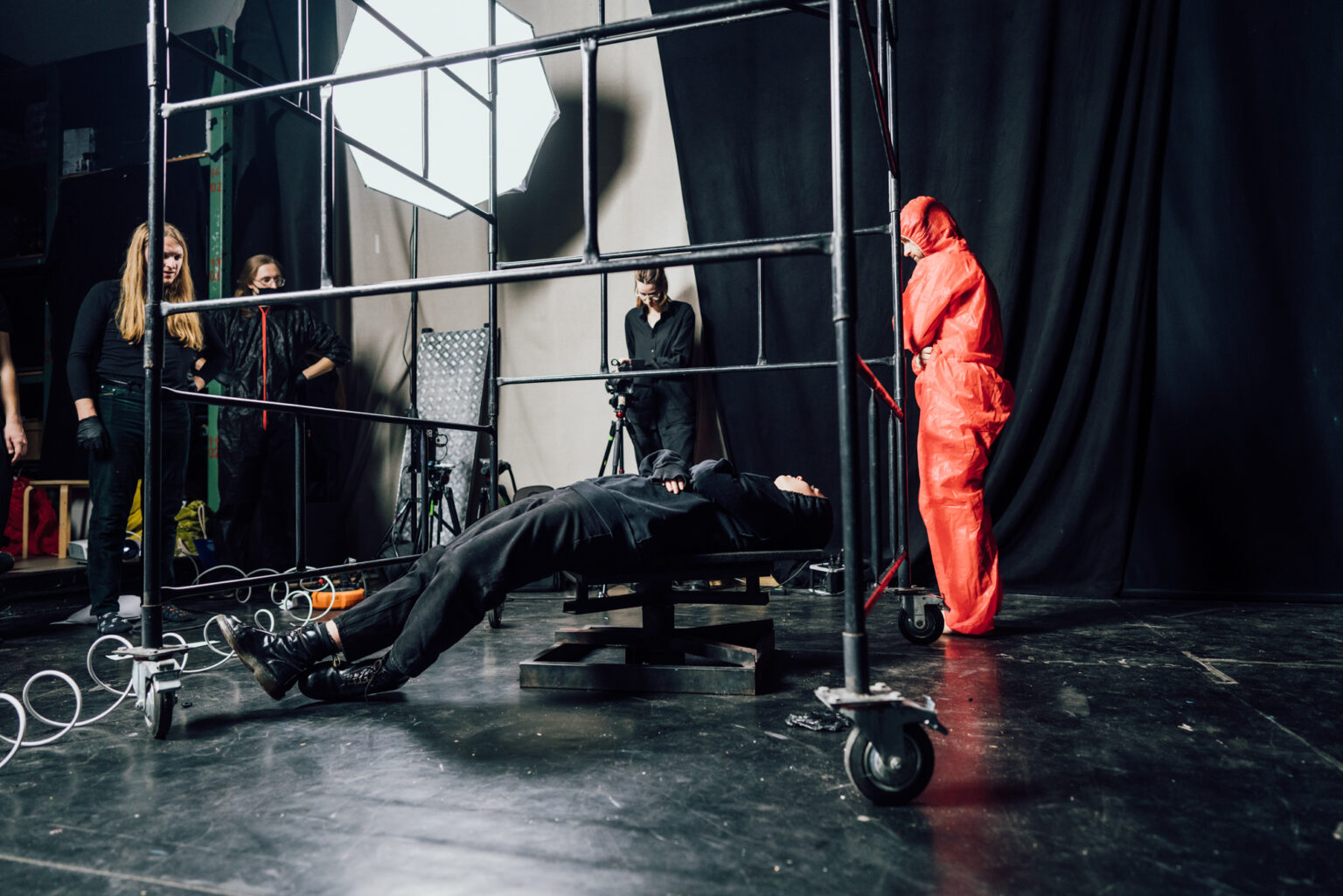 Performatywne, grupowe działanie studenckie. Budowanie własnego języka komunikacji wizualnej.