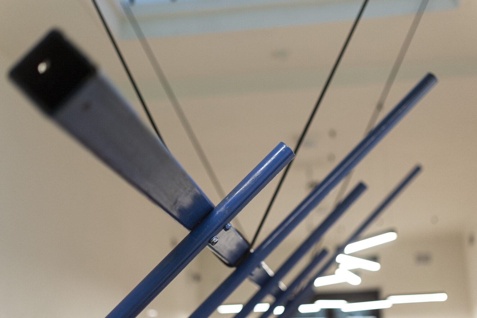 Rzeźba metalowe w Muzeum Woli. Autorka Kamila Świrska