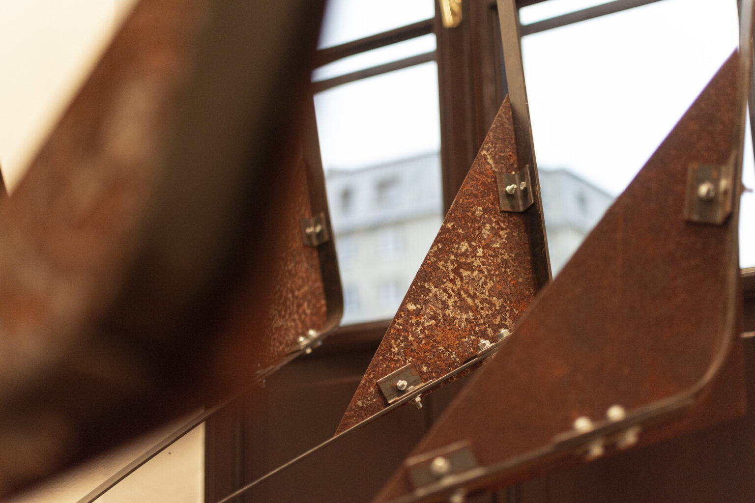 Rzeźba metalowe w Muzeum Woli.