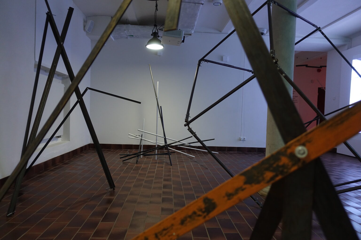 Rzeźba metalowa w Muzeum Woli