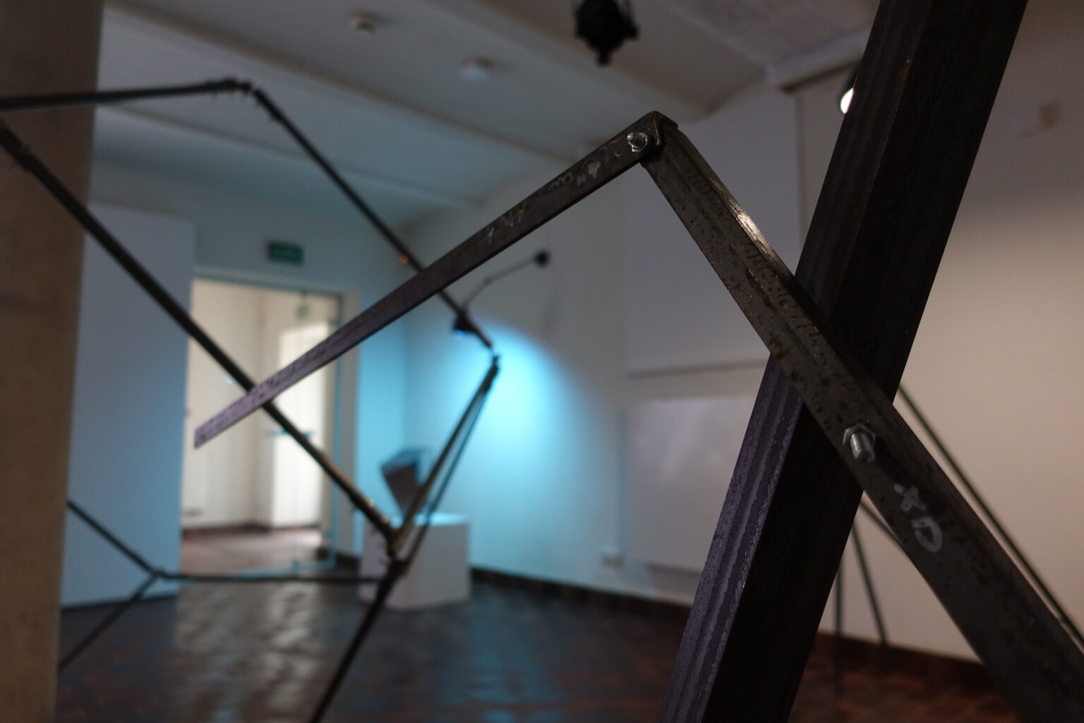 Rzeźba metalowa w Muzeum Woli