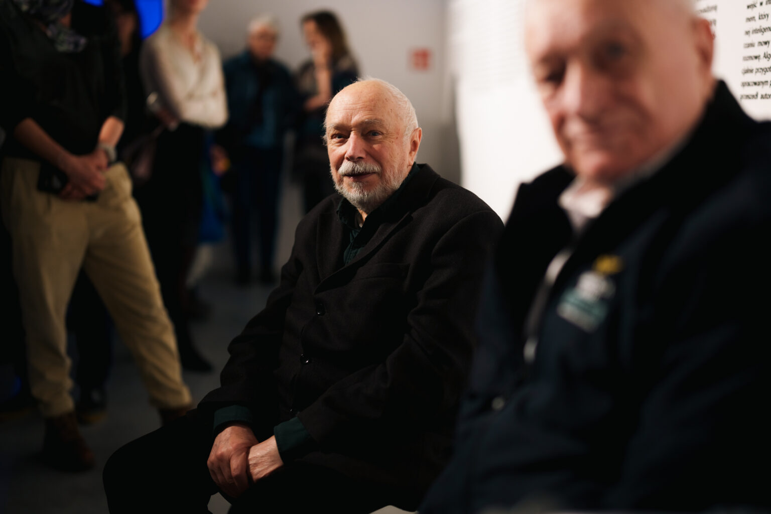 Wernisaż wystawy sztuki w galerii