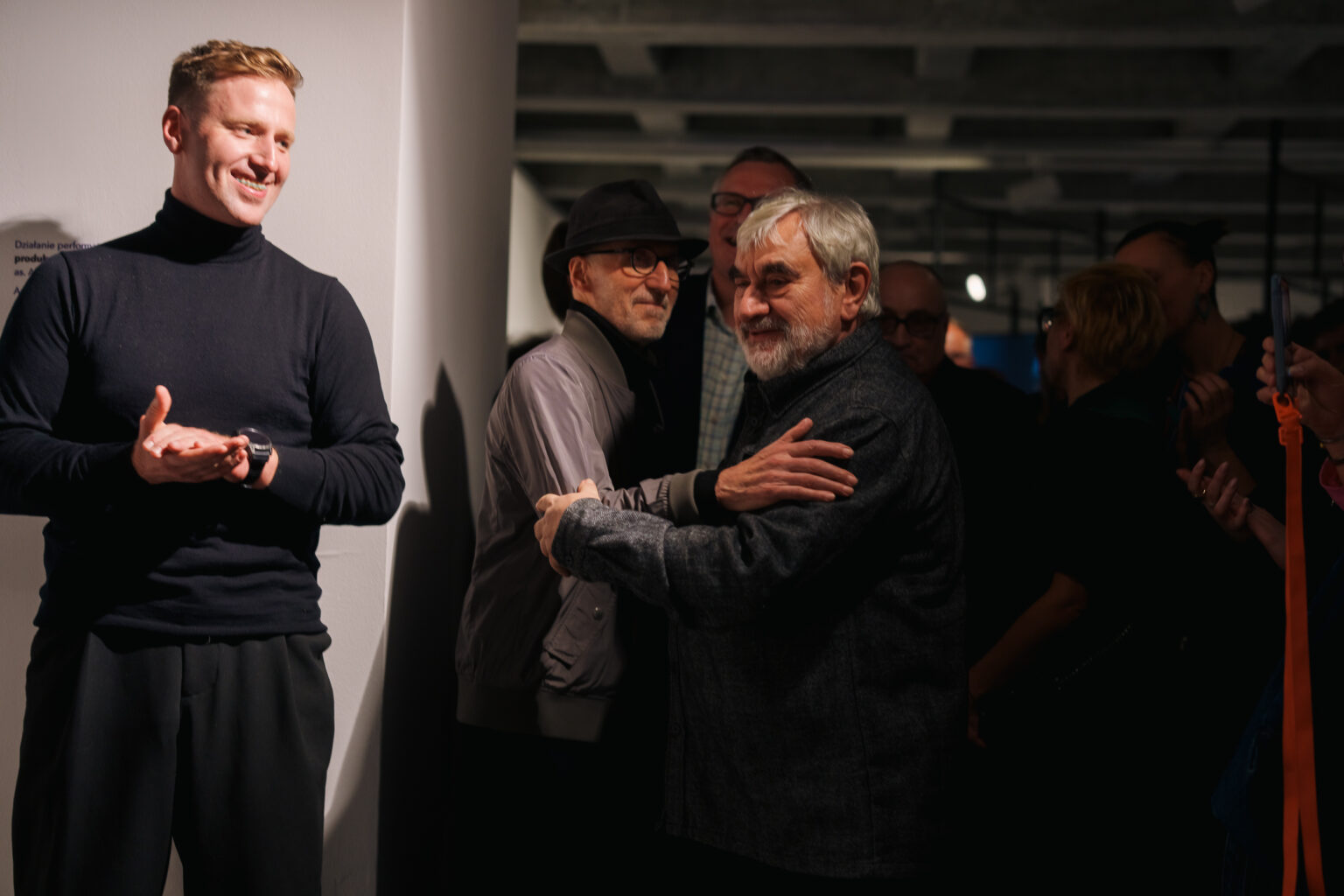 Wernisaż wystawy sztuki w galerii