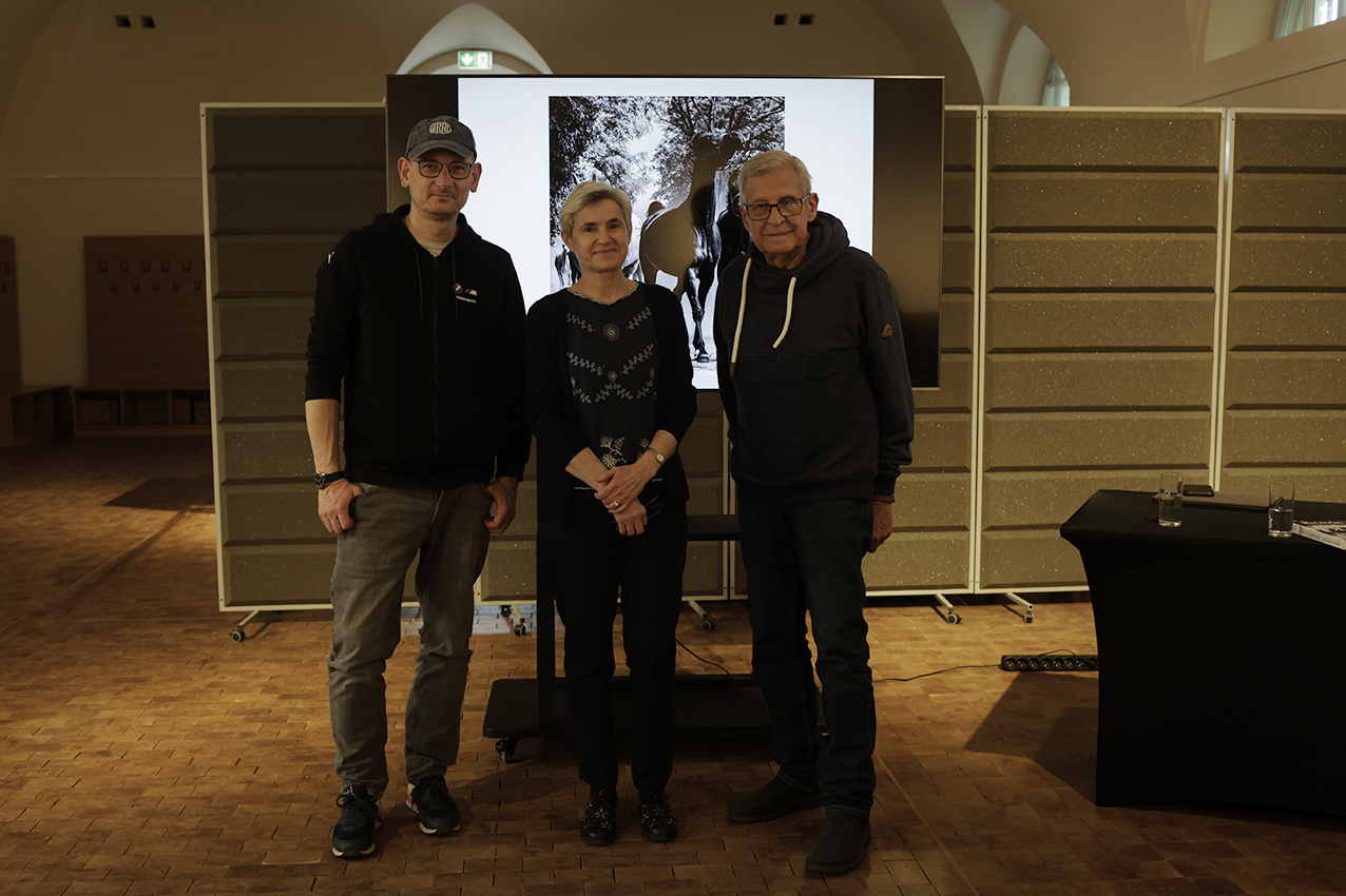Relacja fotograficzna ze spotkania z prof. Mariuszem Wideryńskim w Muzeum Łazienki Królewskie, Stajnie Kubickiego 19 maja 2025 r.