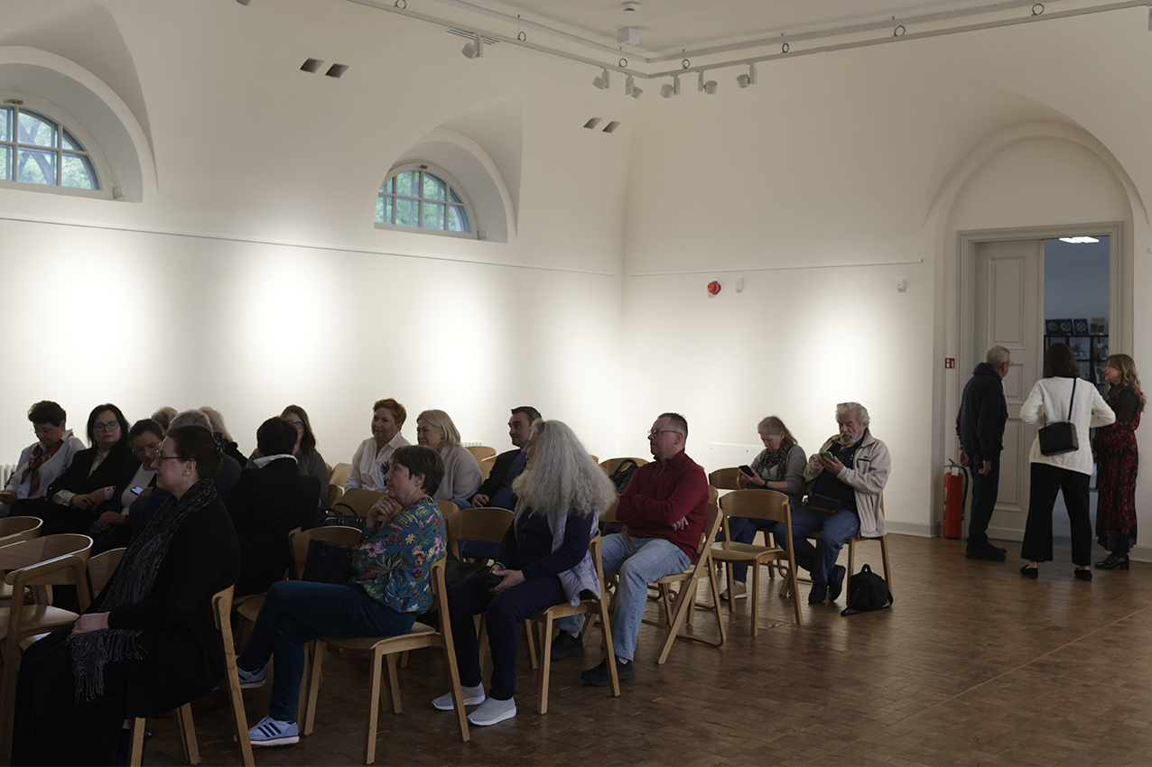 Relacja fotograficzna ze spotkania z prof. Mariuszem Wideryńskim w Muzeum Łazienki Królewskie, Stajnie Kubickiego 19 maja 2025 r.