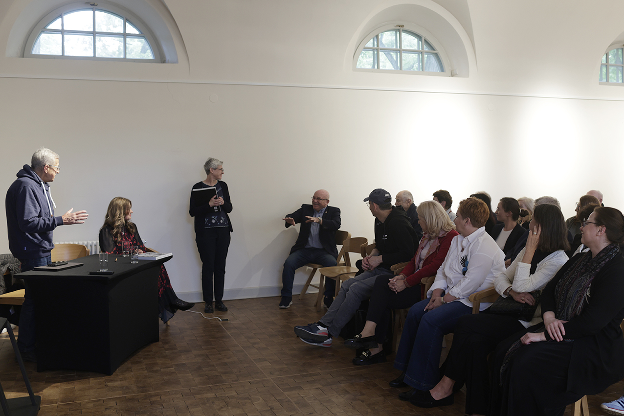 Relacja fotograficzna ze spotkania z prof. Mariuszem Wideryńskim w Muzeum Łazienki Królewskie, Stajnie Kubickiego 19 maja 2025 r.
