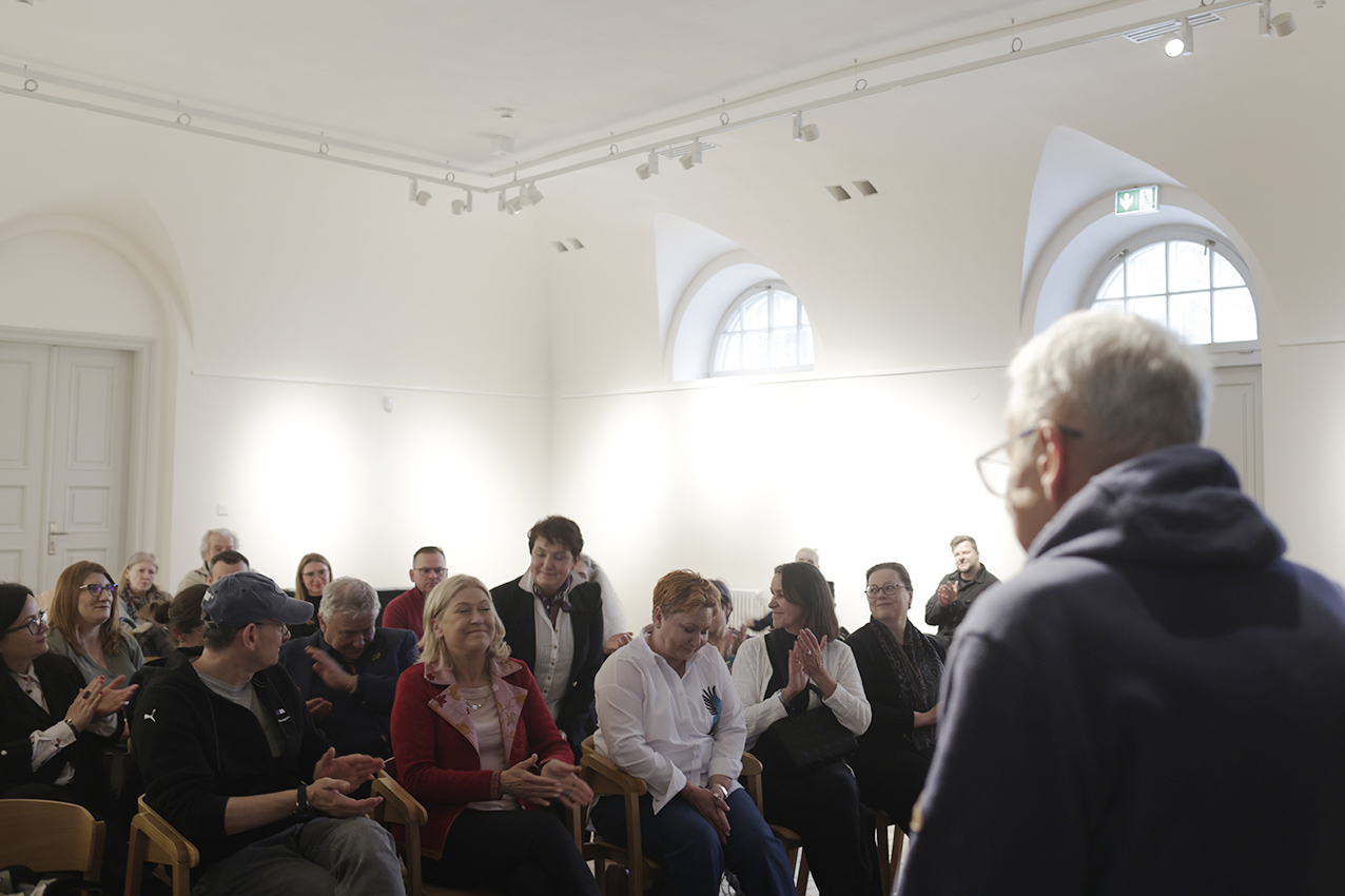 Relacja fotograficzna ze spotkania z prof. Mariuszem Wideryńskim w Muzeum Łazienki Królewskie, Stajnie Kubickiego 19 maja 2025 r.