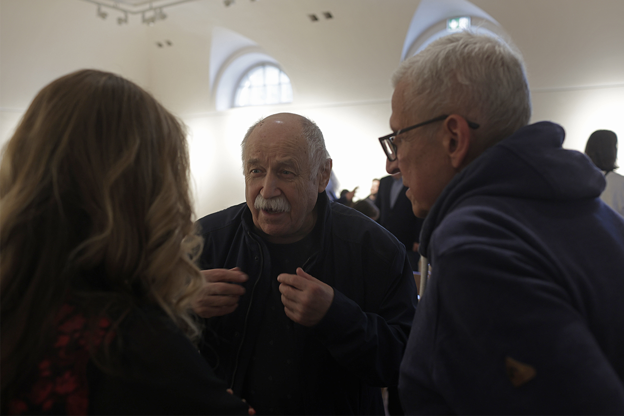 Relacja fotograficzna ze spotkania z prof. Mariuszem Wideryńskim w Muzeum Łazienki Królewskie, Stajnie Kubickiego 19 maja 2025 r.