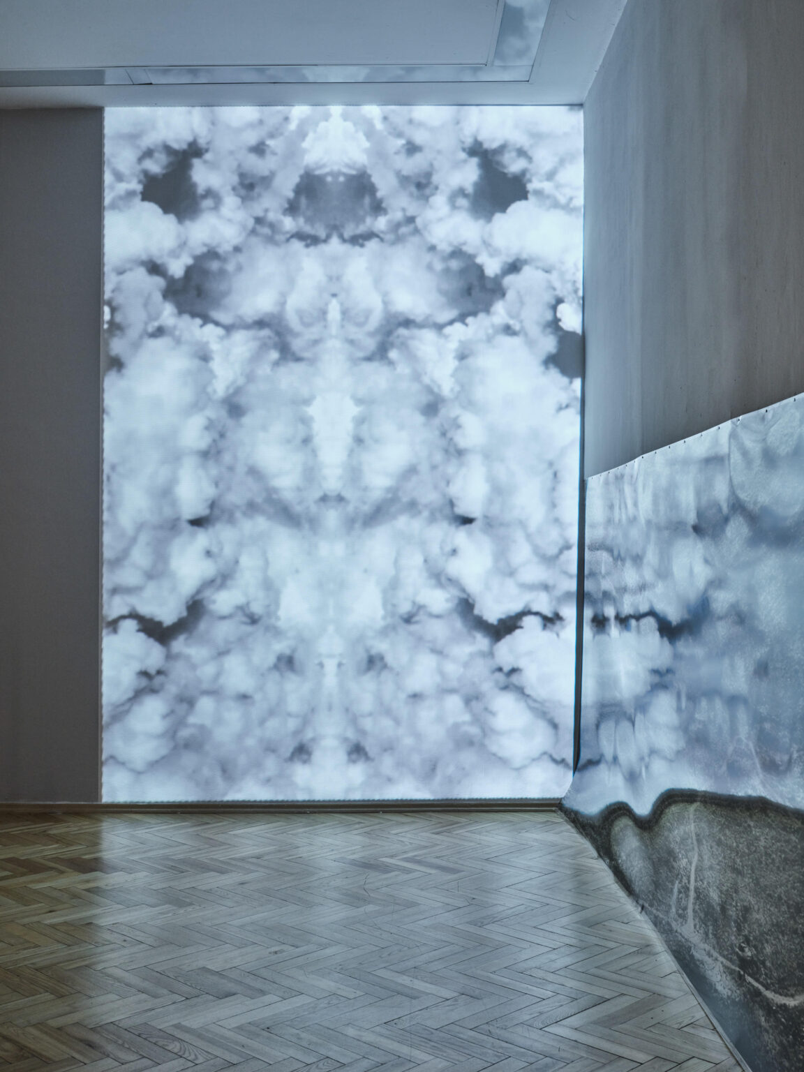 projekcja chmur w Galerii Foksal