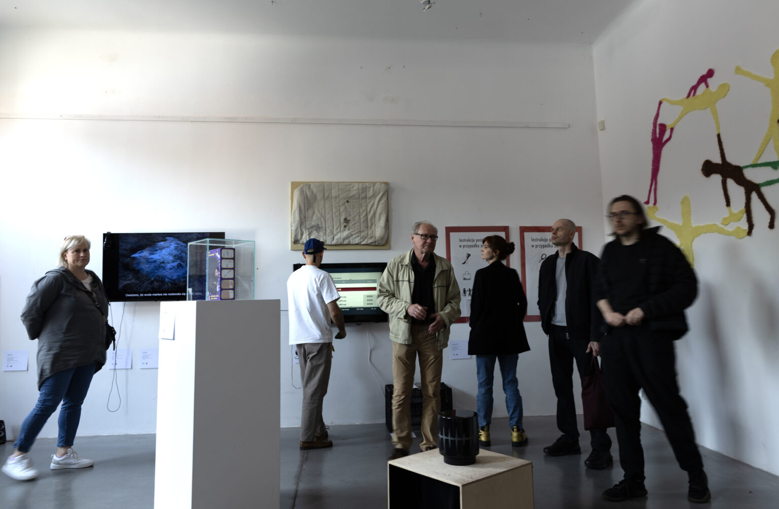 Dokumentacja fotograficzna wystawy końcoworocznej. Przegląd wystawy przed rozpoczęciem Akademii Otwartej 2025.