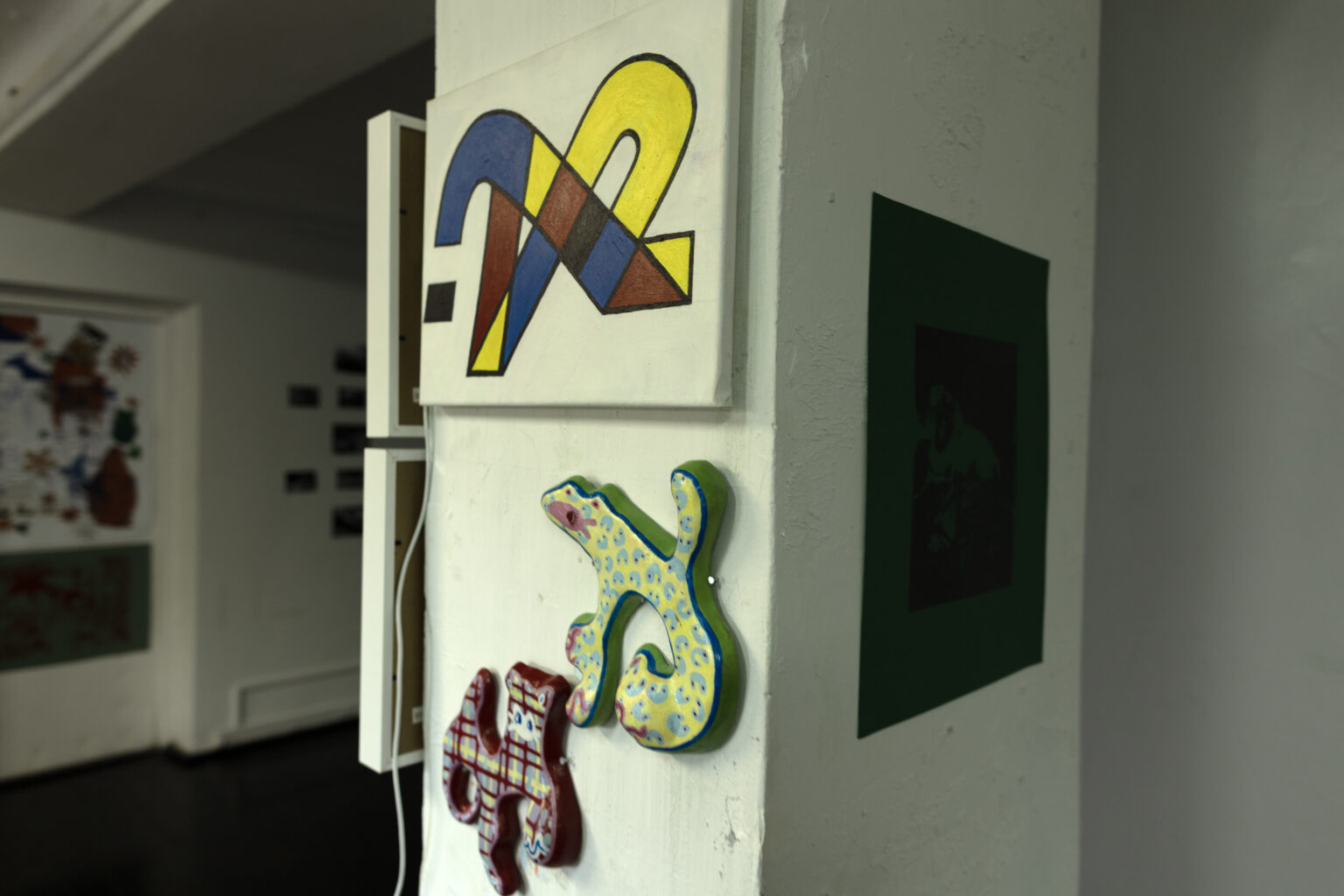 Dokumentacja fotograficzna wystawy końcoworocznej. Przegląd wystawy przed rozpoczęciem Akademii Otwartej 2025.