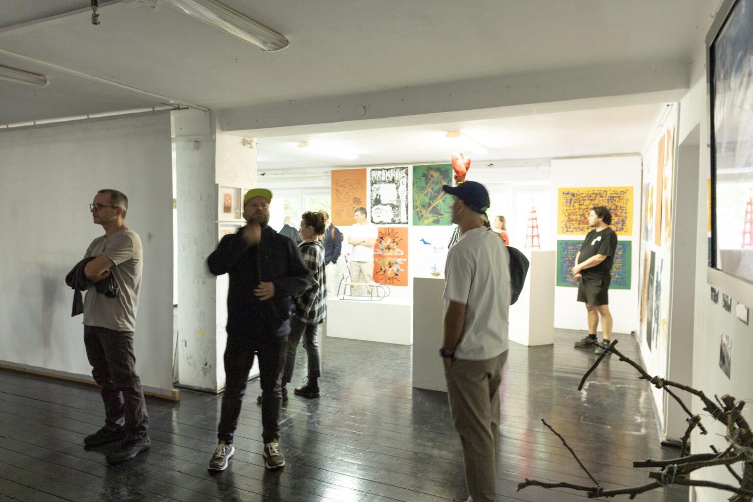 Dokumentacja fotograficzna wystawy końcoworocznej. Przegląd wystawy przed rozpoczęciem Akademii Otwartej 2025.