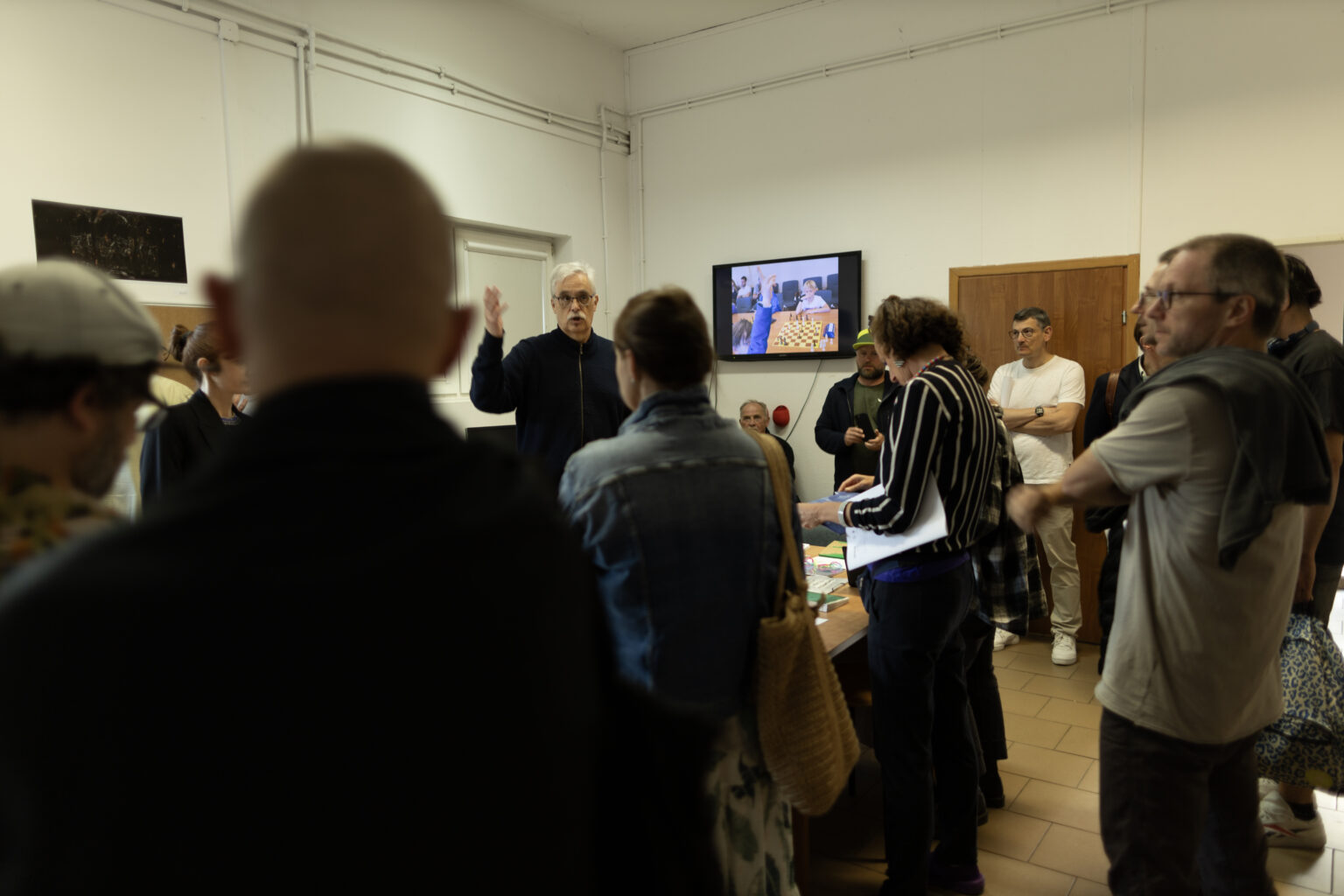 Dokumentacja fotograficzna wystawy końcoworocznej. Przegląd wystawy przed rozpoczęciem Akademii Otwartej 2025.