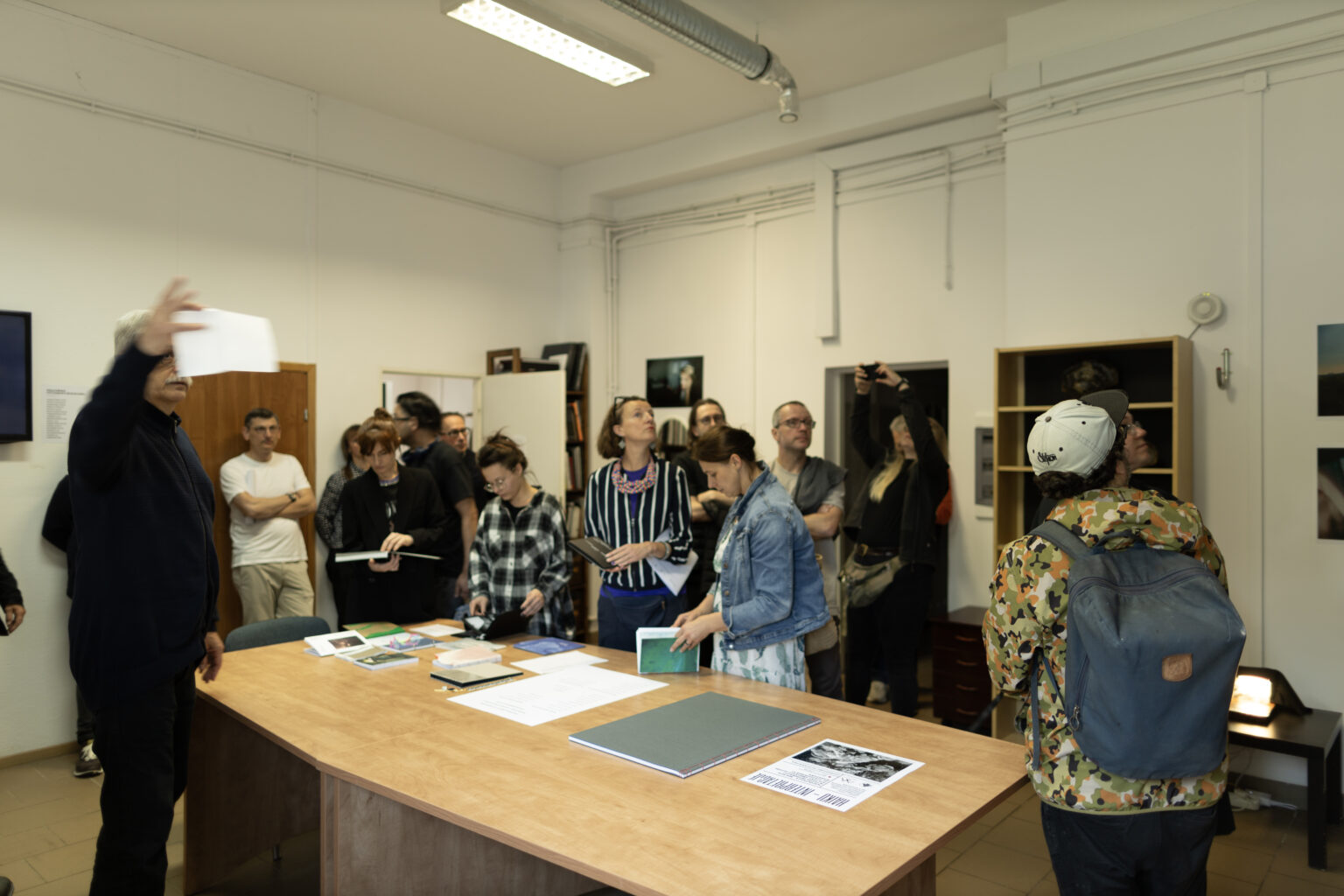 Dokumentacja fotograficzna wystawy końcoworocznej. Przegląd wystawy przed rozpoczęciem Akademii Otwartej 2025.