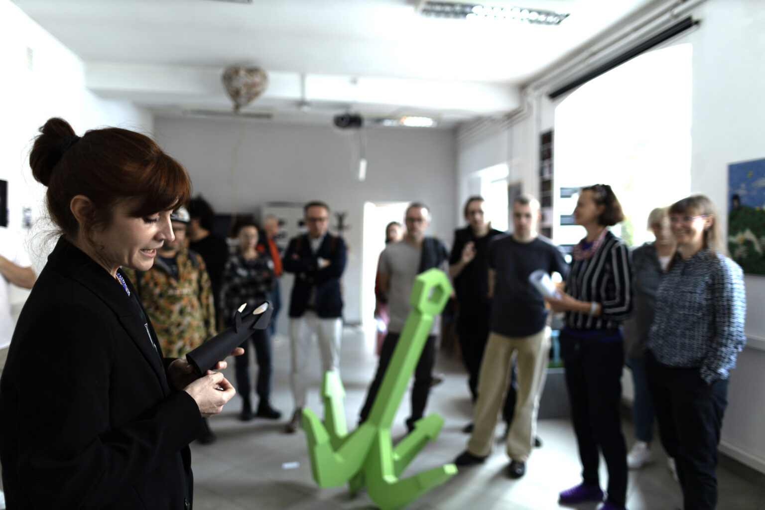 Dokumentacja fotograficzna wystawy końcoworocznej. Przegląd wystawy przed rozpoczęciem Akademii Otwartej 2025.