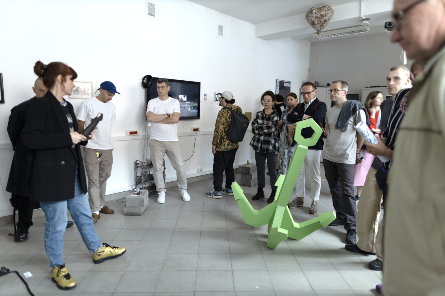 Dokumentacja fotograficzna wystawy końcoworocznej. Przegląd wystawy przed rozpoczęciem Akademii Otwartej 2025.