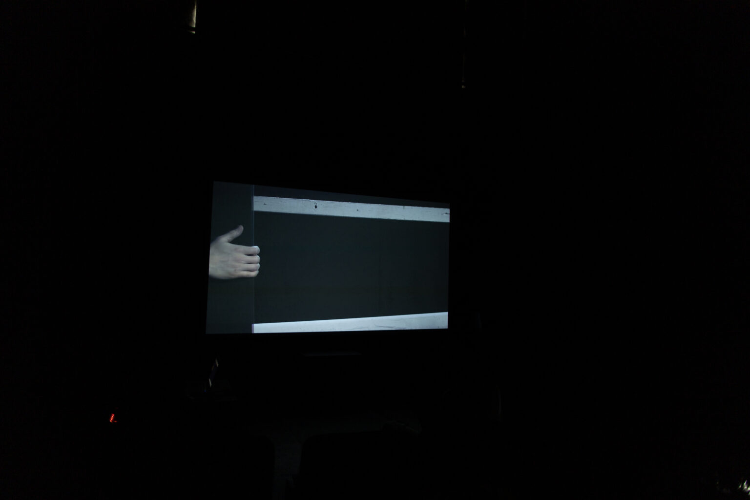 Dokumentacja fotograficzna wystawy końcoworocznej. Przegląd wystawy przed rozpoczęciem Akademii Otwartej 2025.