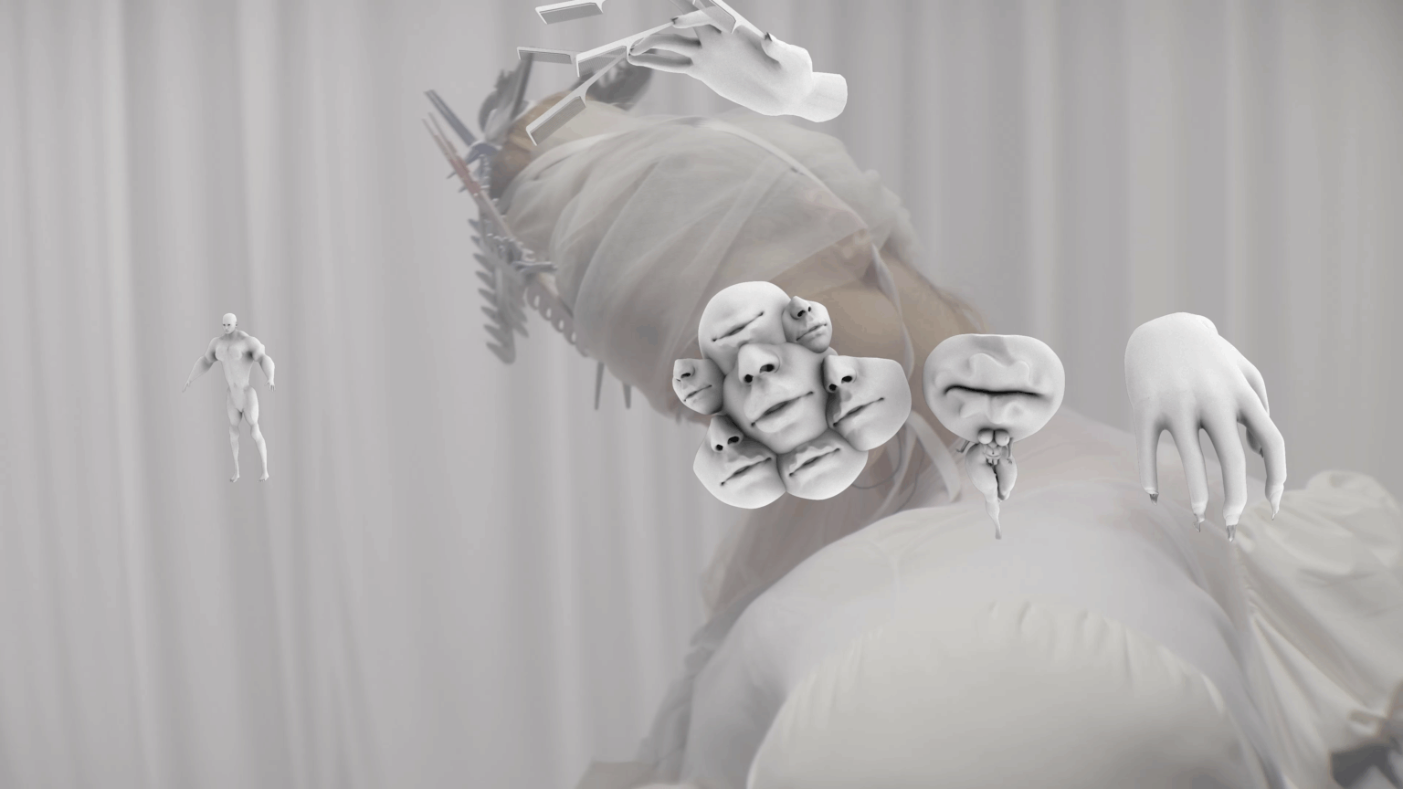 kadr z wideo, portret osoby w białym, surrealistycznym stroju, na twarzy i obok postaci nałożone monochromatyczne elementy 3D.