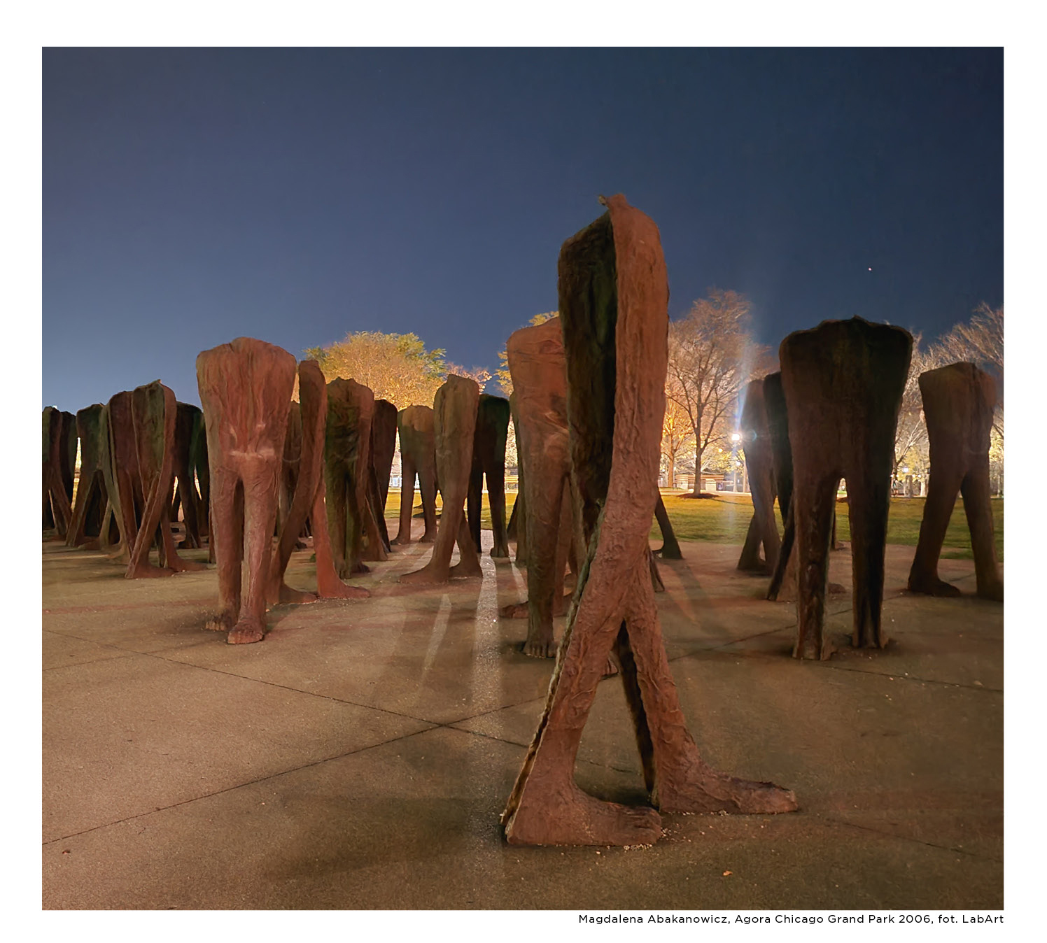 zdjęcie ukazujące realizację artystki Magdaleny Abakanowicz